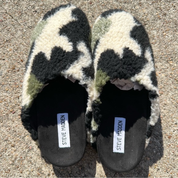 Steve Madden Shoes - Steve Madden Vesa faux shearling clogs in a camouflage pattern sz 8M